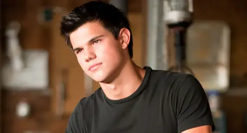 What The Twilight Fame Did to Taylor Lautner — “I Was Scared to Go Outside”